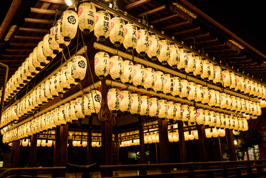 Yasaka Shrine Japanese lampions | Monika Salzmann – Travel Photography